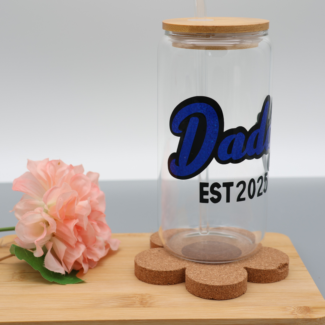 Daddy EST - personalisierbar | Trinkglas 500 ml | Strohhalm + Deckel