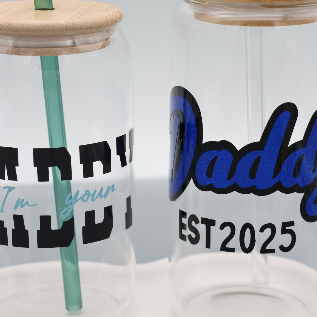 Daddy EST - personalisierbar | Trinkglas 500 ml | Strohhalm + Deckel