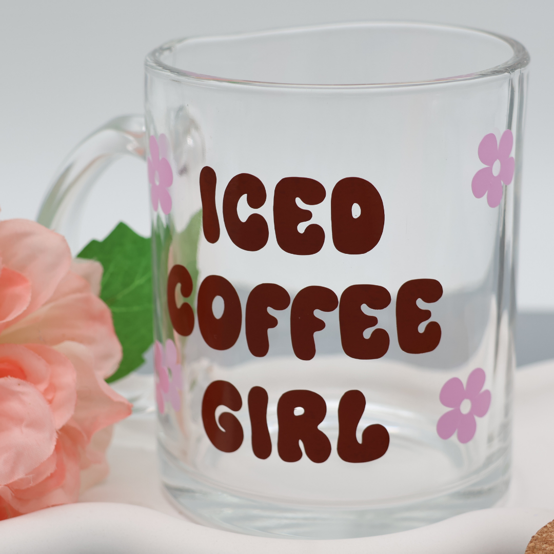 Iced coffee girl 300ml Glas Tasse | trendige Kaffeetasse mit frechen Vinylmotiven |für heiße Getränke zuhause oder im Büro
