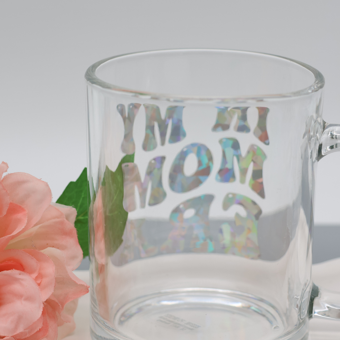 In my Mom Era - 300ml Glas Tasse | trendige Kaffeetasse mit frechen Vinylmotiven |für heiße Getränke zuhause oder im Büro