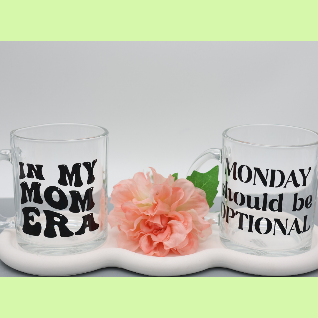 Monday should be optional - 300ml Glas Tasse | trendige Kaffeetasse mit frechen Vinylmotiven |für heiße Getränke zuhause oder im Büro
