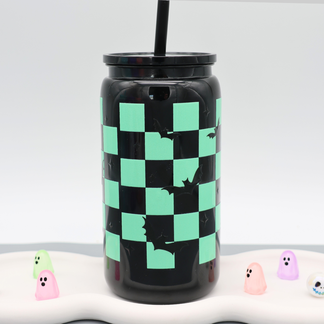 Plastikbecher mit Strohhalm - Checkered Ghost