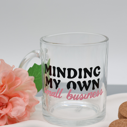 Minding my own small business 300ml Glas Tasse | trendige Kaffeetasse mit frechen Vinylmotiven |für heiße Getränke zuhause oder im Büro