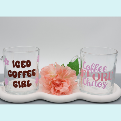 Coffee before Chaos 300ml Glas Tasse | trendige Kaffeetasse mit frechen Vinylmotiven |für heiße Getränke zuhause oder im Büro