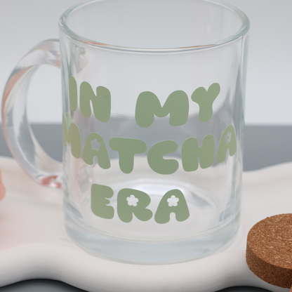 Glas Tasse Matcha Schriftzug | trendige Kaffeetasse mit Vinylmotiven | 300ml Tasse für Büro