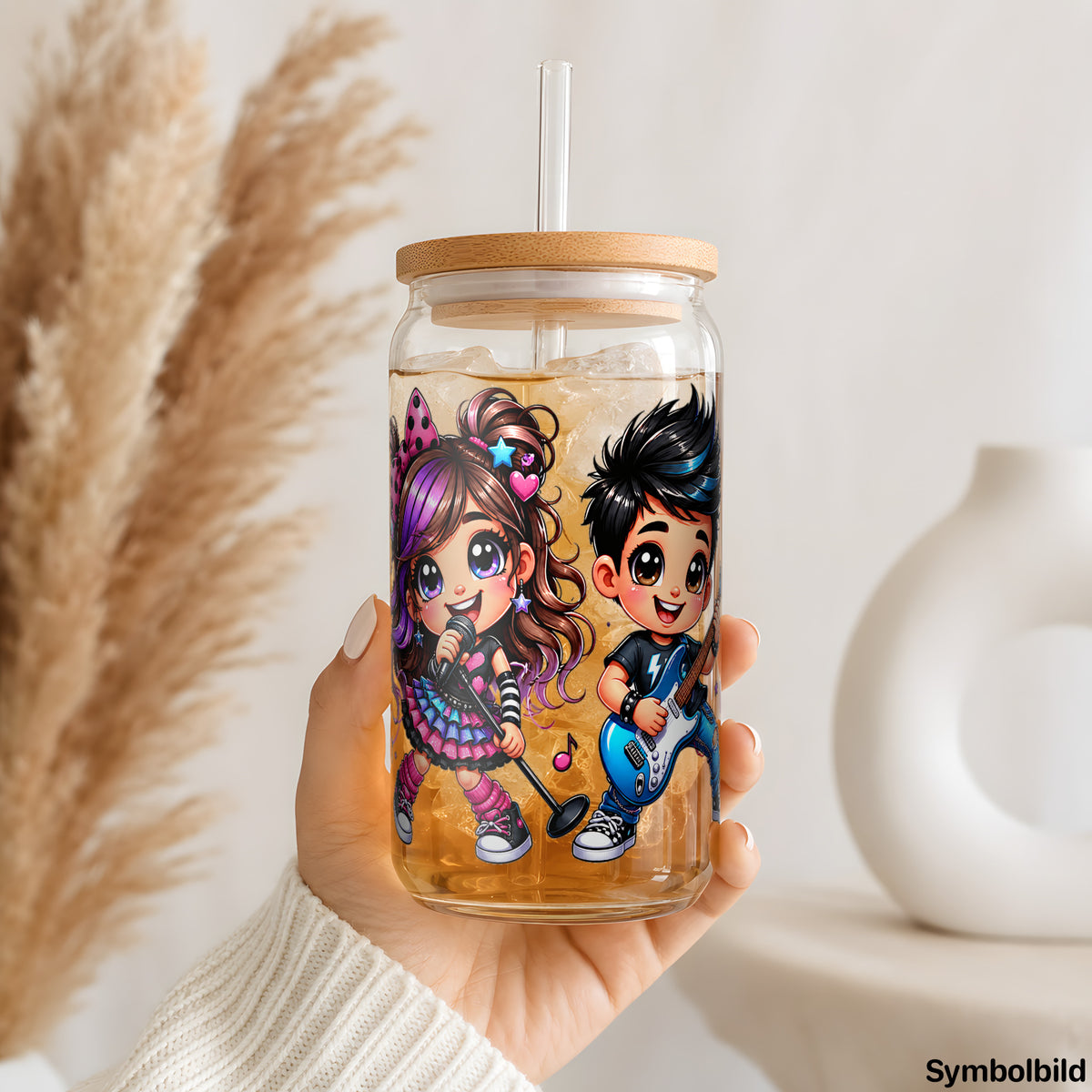 Kleine Rockband als UV-DTF Sticker auf einem 16oz Glasbecher