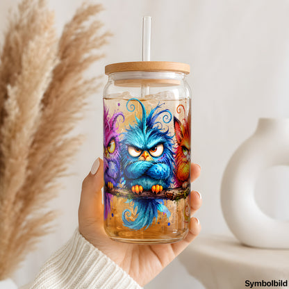 Grimmige Federbälle als UV-DTF Sticker auf einem 16oz Glasbecher