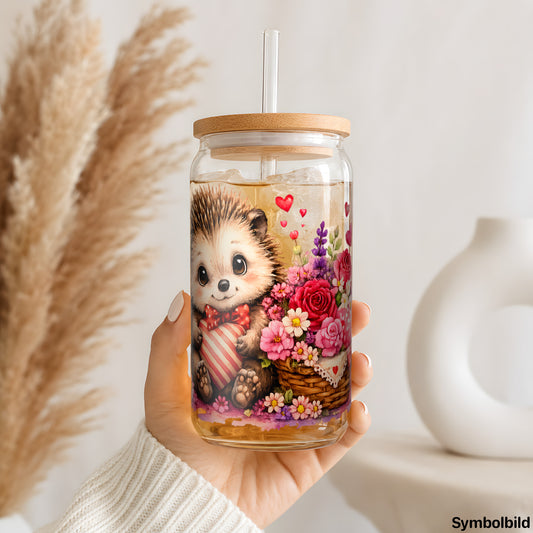 Igel im Blumenkorb