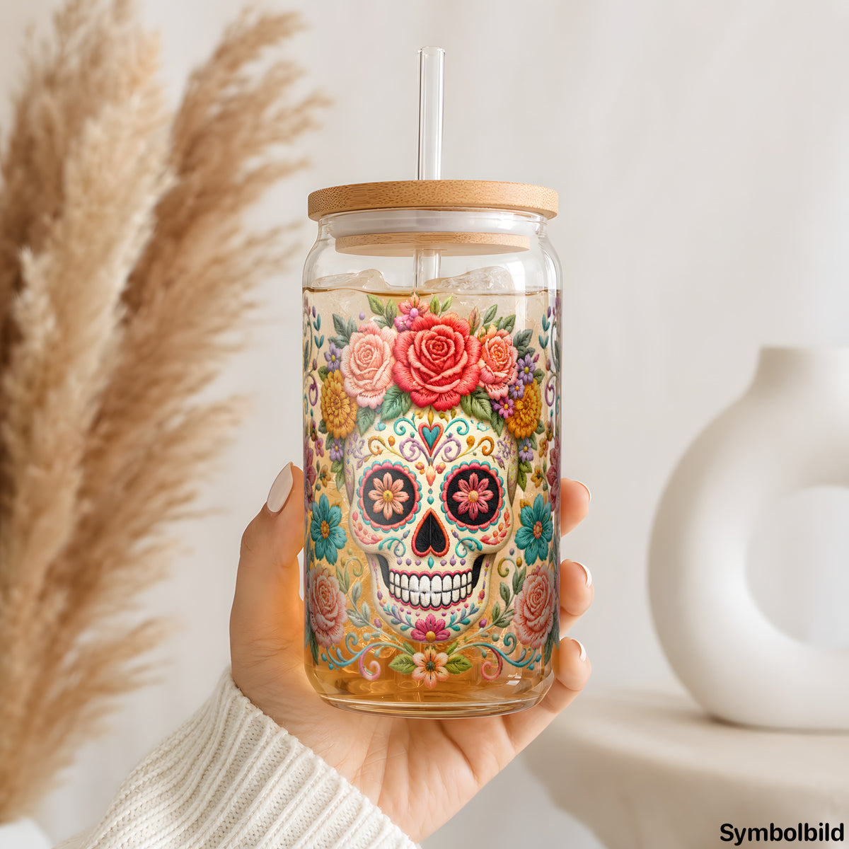 Zuckerschädel mit Rosenkrone als UV-DTF Sticker auf einem 16oz Glasbecher
