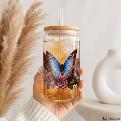 Rosenranke mit blauem Falter als UV-DTF Sticker auf einem 16oz Glasbecher