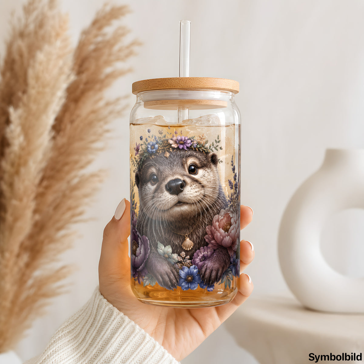 Otter im Blütenkranz als UV-DTF Sticker auf einem 16oz Glasbecher