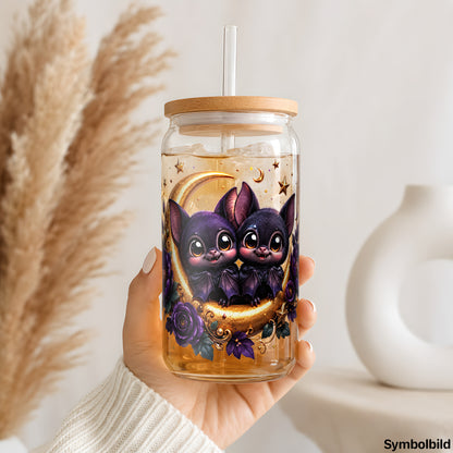 Fledermausbabys im Mondlicht als UV-DTF Sticker auf einem 16oz Glasbecher