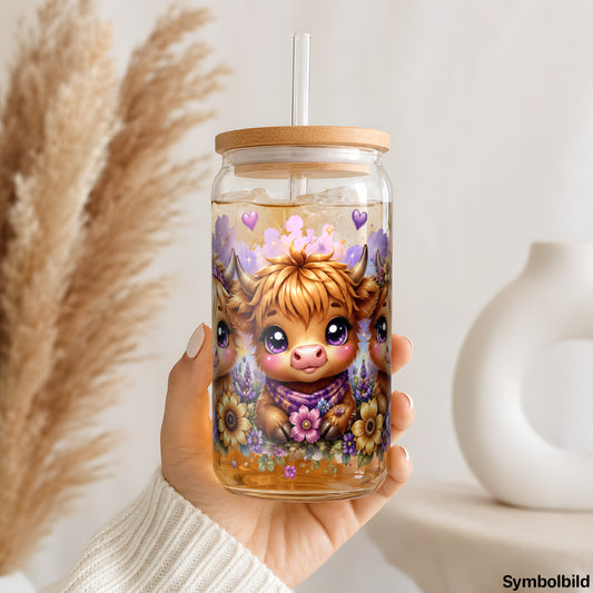 Highland-Kälbchen mit Blumenkranz