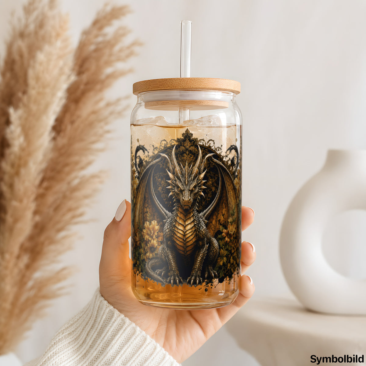 Goldener Drache in Blüten als UV-DTF Sticker auf einem 16oz Glasbecher