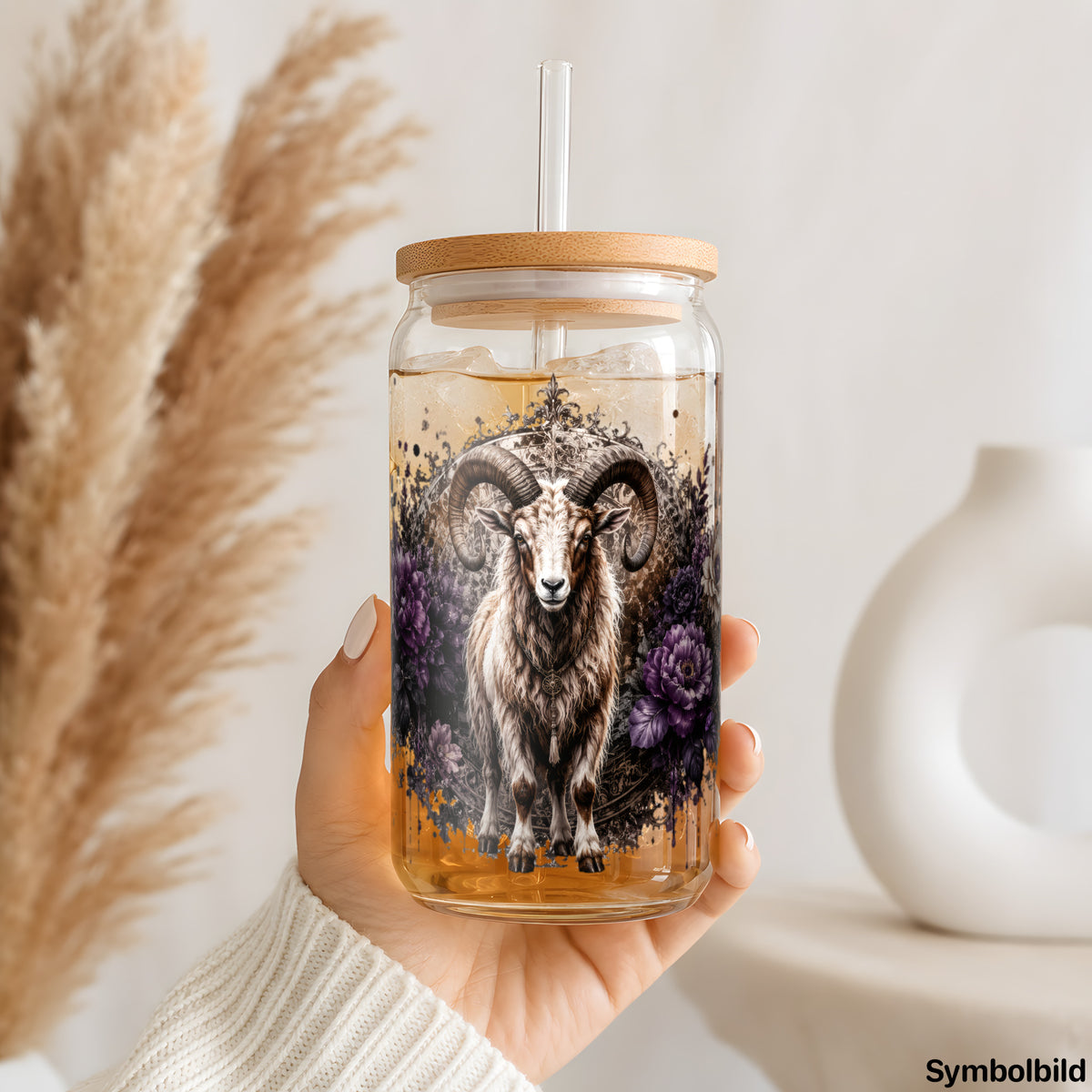 Highland-Rind in Blüten als UV-DTF Sticker auf einem 16oz Glasbecher