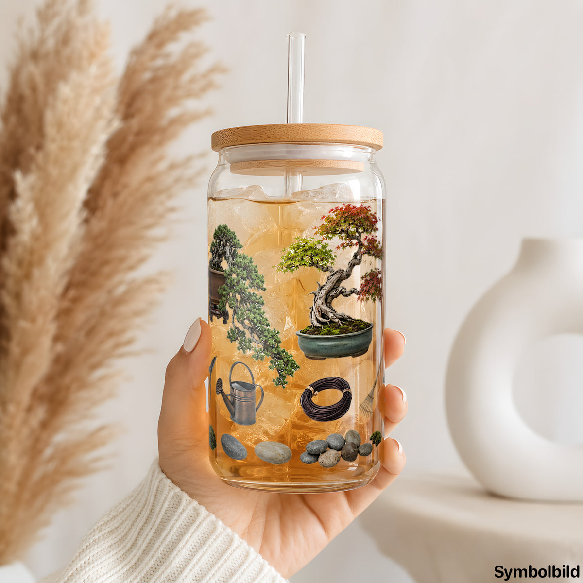 Bonsai mit Gartenwerkzeug als UV-DTF Sticker auf einem 16oz Glasbecher