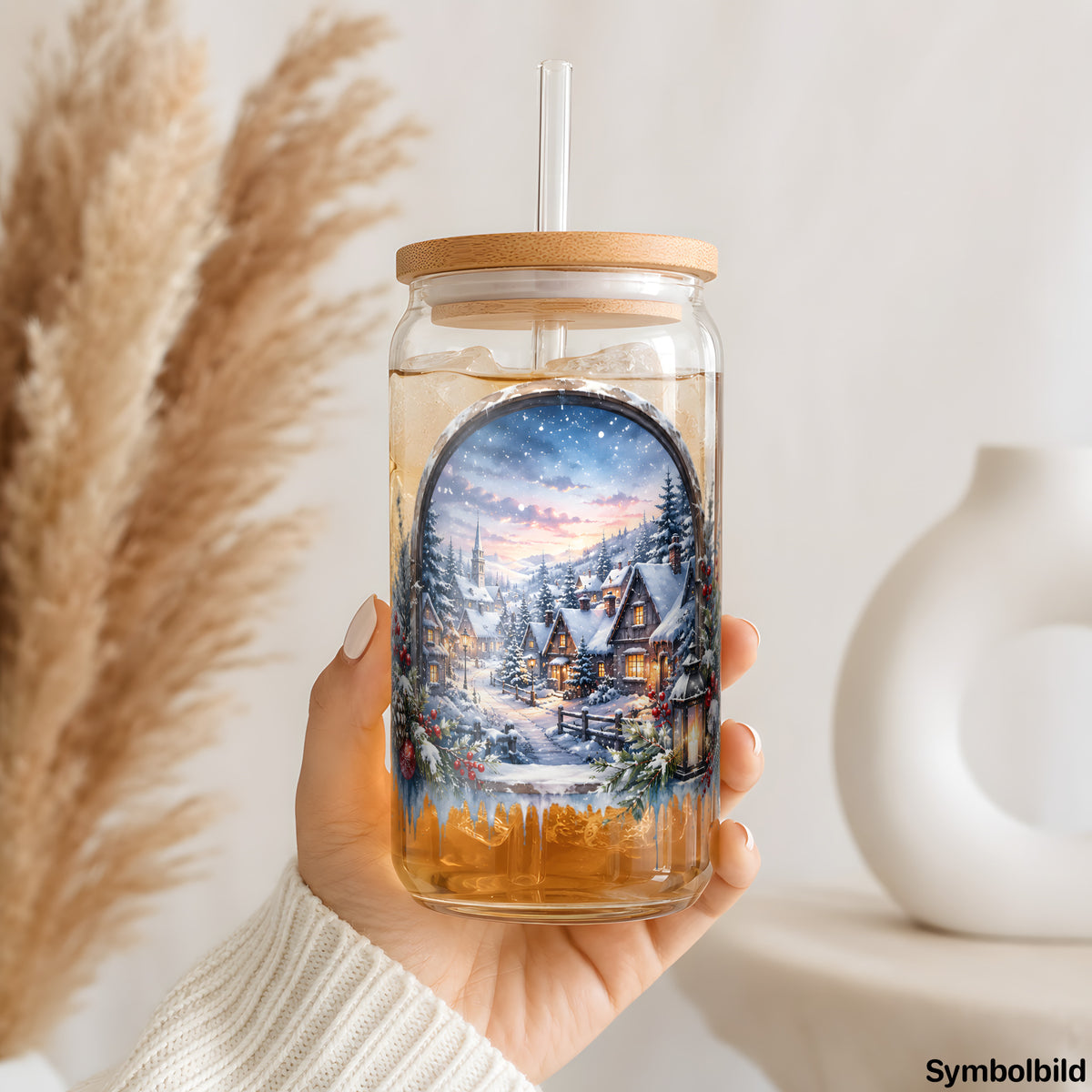 Winterdorf im Bogenfenster als UV-DTF Sticker auf einem 16oz Glasbecher