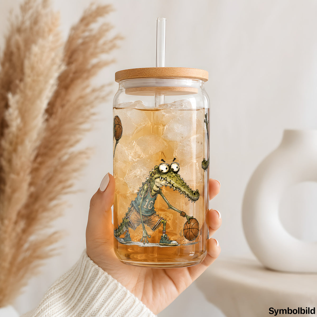 Krokodile beim Basketball als UV-DTF Sticker auf einem 16oz Glasbecher