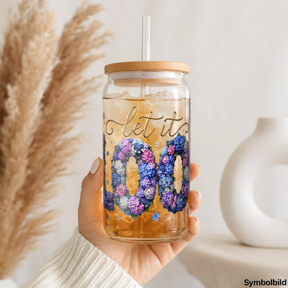 Let it Bloom in Hortensien als UV-DTF Sticker auf einem 16oz Glasbecher