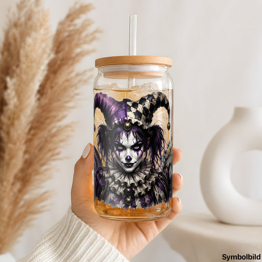 Harlekin in Lila als UV-DTF Sticker auf einem 16oz Glasbecher