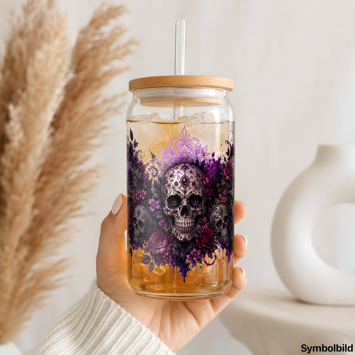 Zuckerschädel mit dunklen Rosen als UV-DTF Sticker auf einem 16oz Glasbecher