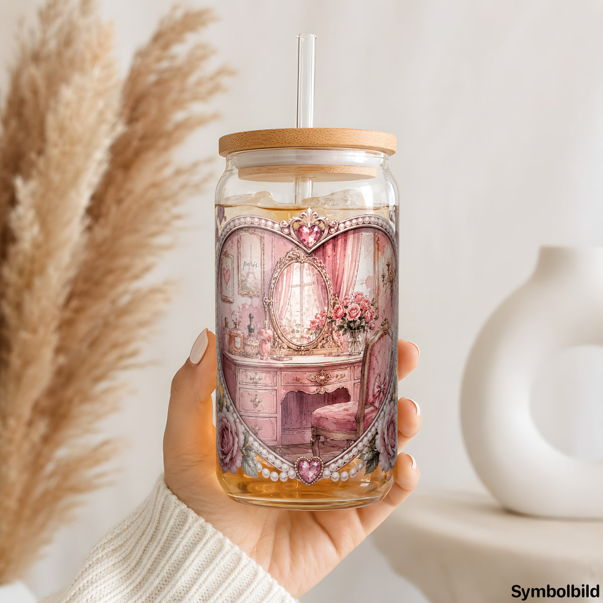 Rosa Boudoir im Herzfenster als UV-DTF Sticker auf einem 16oz Glasbecher