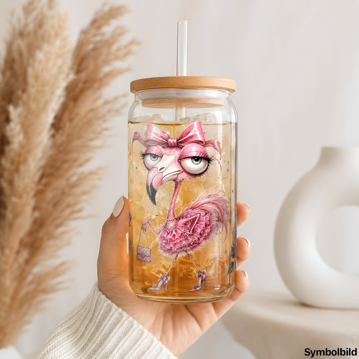 Flamingo mit Schleife als UV-DTF Sticker auf einem 16oz Glasbecher