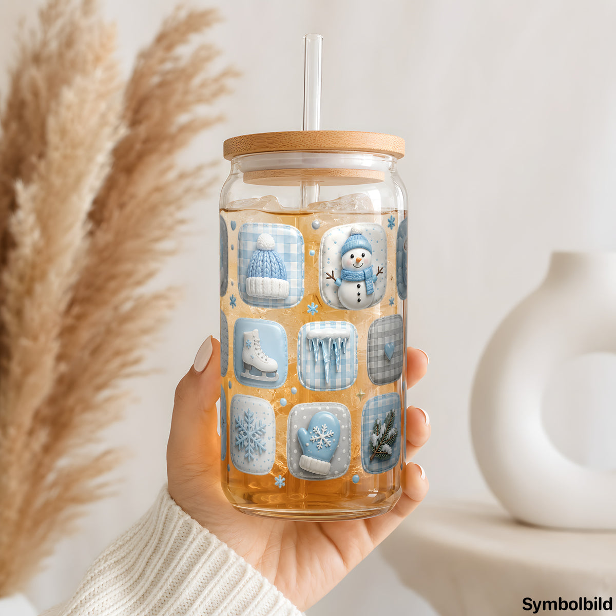 Winter-Kachelmuster als UV-DTF Sticker auf einem 16oz Glasbecher