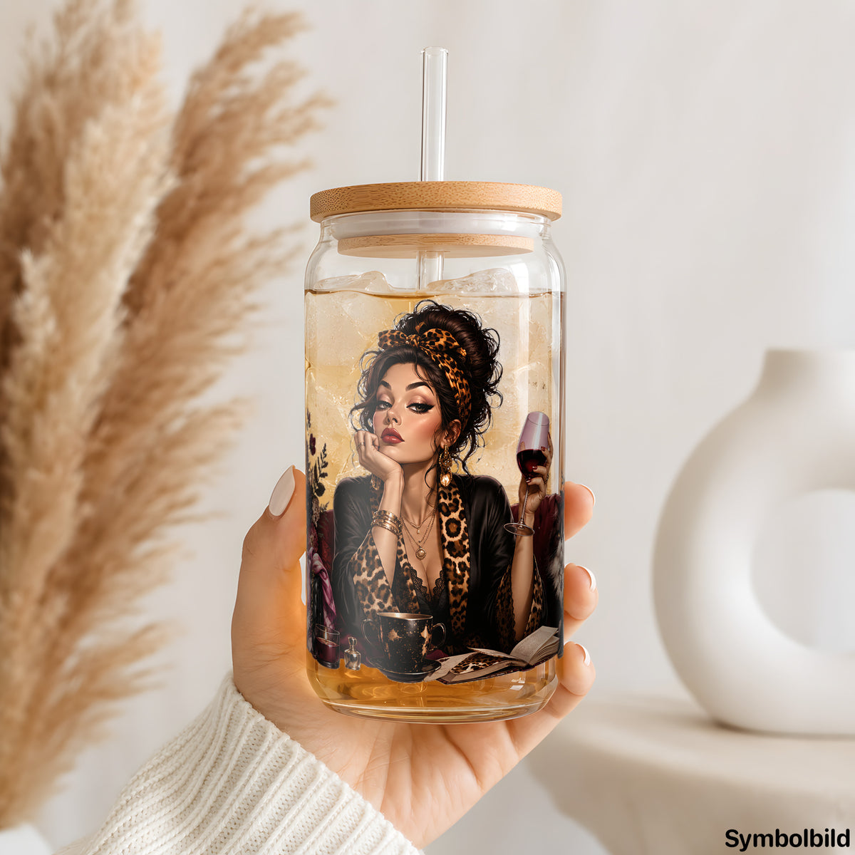 Leo-Lady mit Katze als UV-DTF Sticker auf einem 16oz Glasbecher