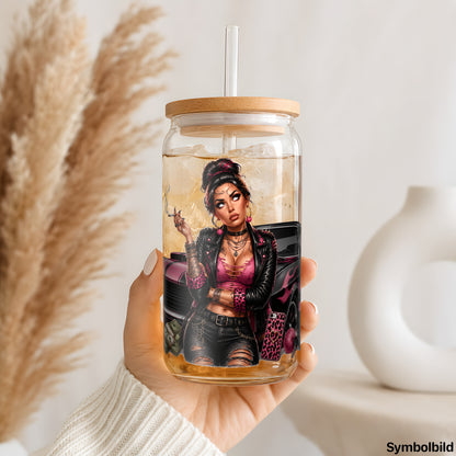 Lady am pinken Wagen als UV-DTF Sticker auf einem 16oz Glasbecher