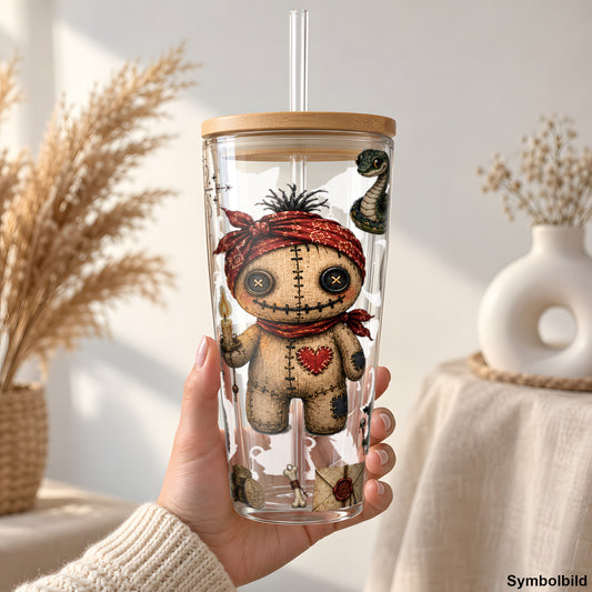 Voodoo-Puppe im Mondlicht als UV-DTF Sticker auf einem 24oz Glas-Tumbler