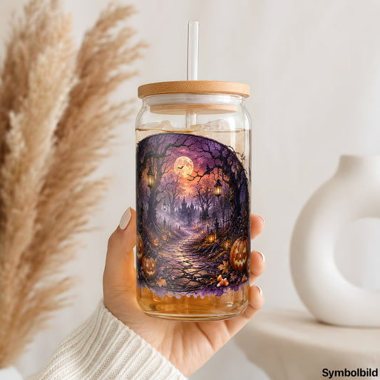 Rabenpfad im Herbstwald als UV-DTF Sticker auf einem 16oz Glasbecher