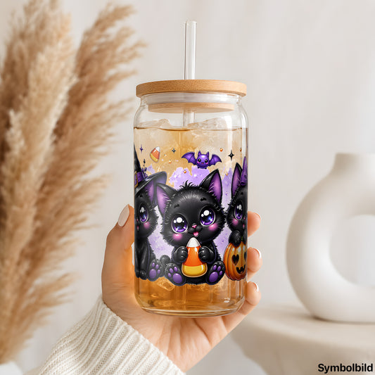 Schwarze Kätzchen zu Halloween als UV-DTF Sticker auf einem 16oz Glasbecher