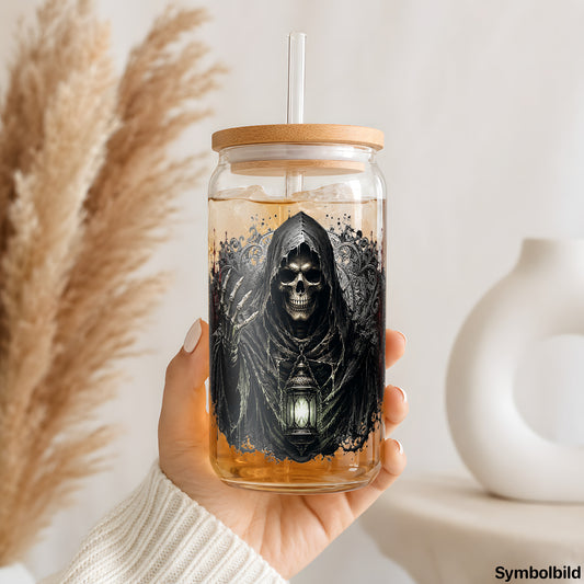Sensenmann mit Laterne als UV-DTF Sticker auf einem 16oz Glasbecher