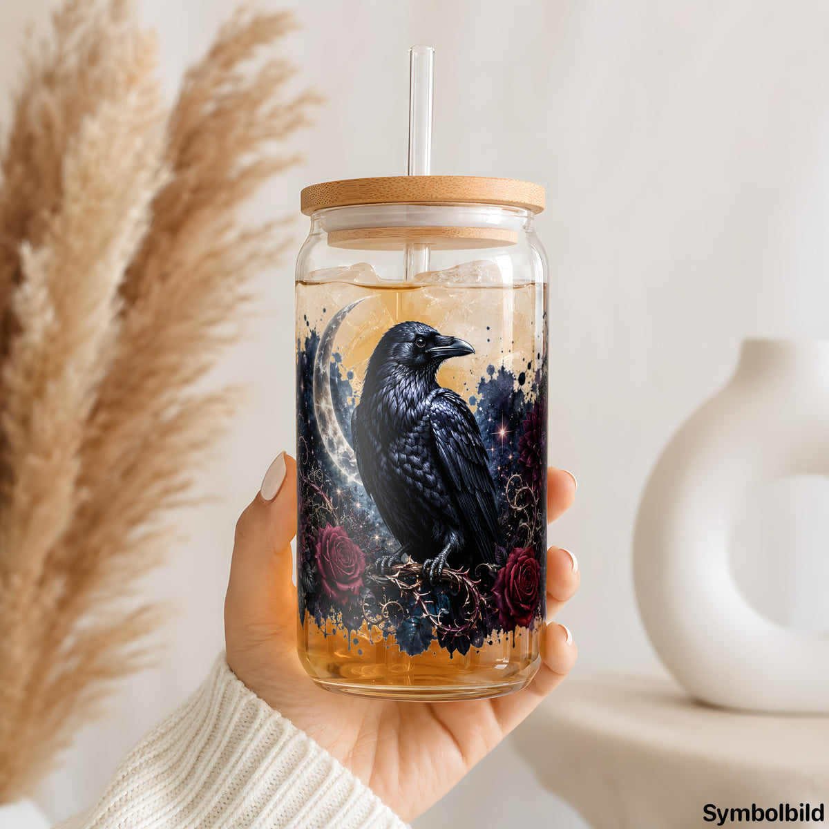 Rabe mit roten Rosen als UV-DTF Sticker auf einem 16oz Glasbecher