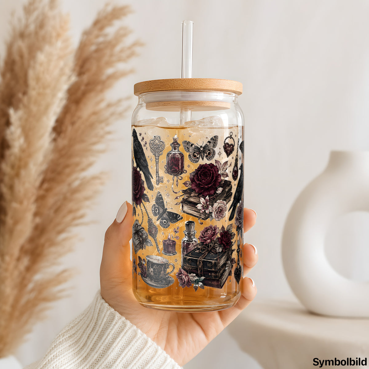 Rosen und Raben Collage als UV-DTF Sticker auf einem 16oz Glasbecher