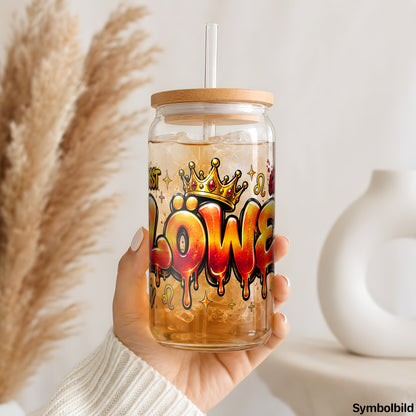 Sternzeichen Löwe – Graffiti-Schriftzug als UV-DTF Sticker auf einem 16oz Glasbecher