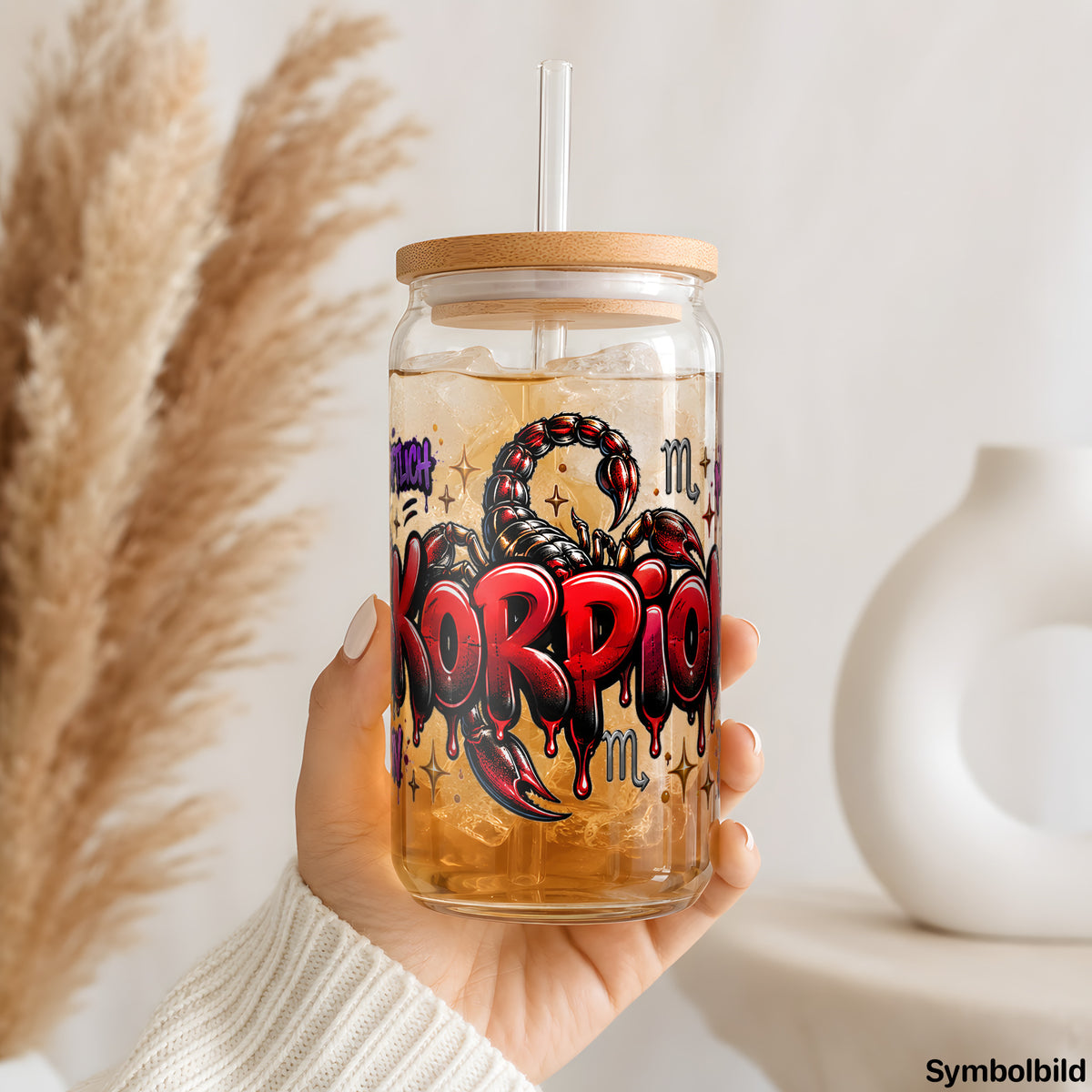Sternzeichen Skorpion – Graffiti-Schriftzug als UV-DTF Sticker auf einem 16oz Glasbecher