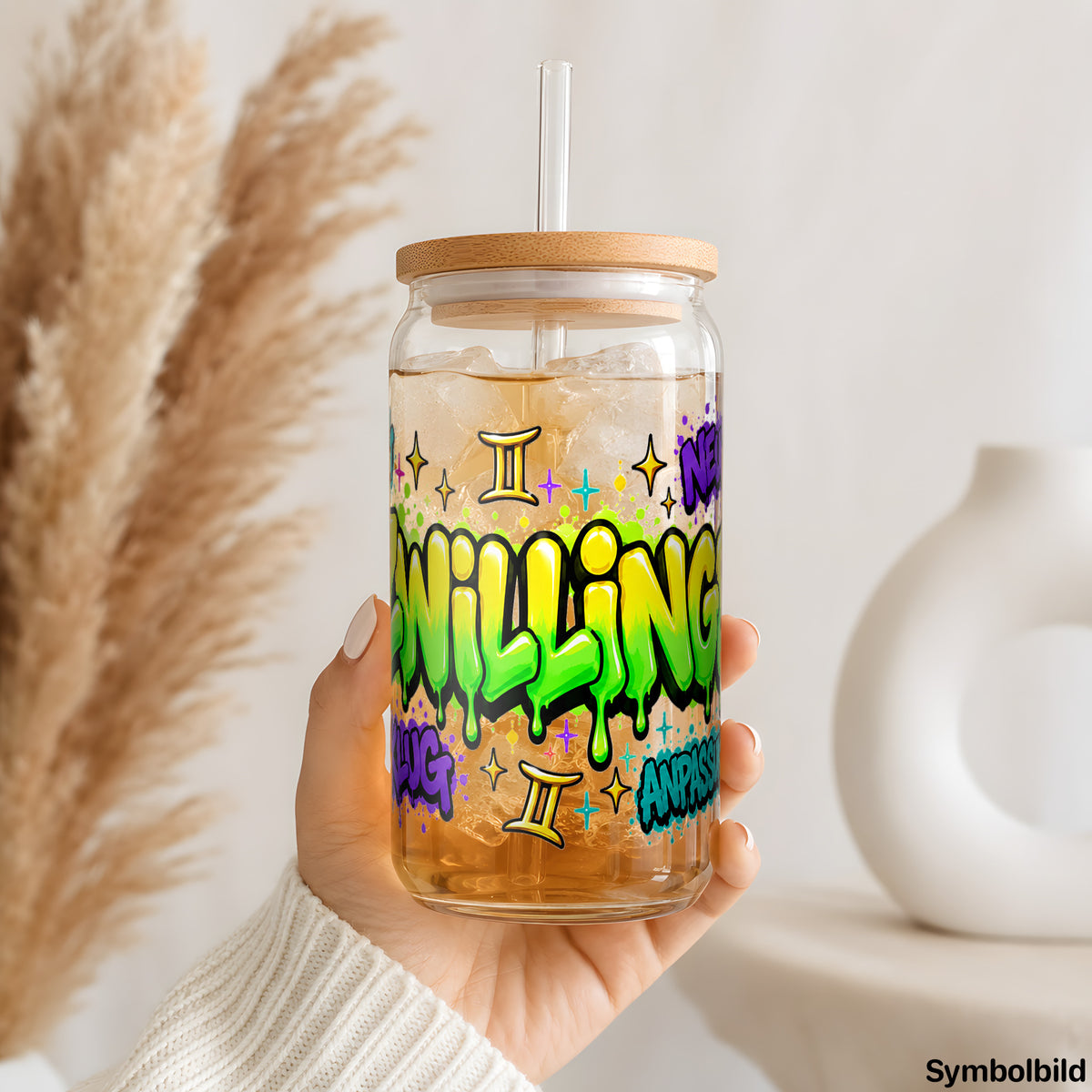 Sternzeichen Zwillinge – Graffiti-Schriftzug als UV-DTF Sticker auf einem 16oz Glasbecher