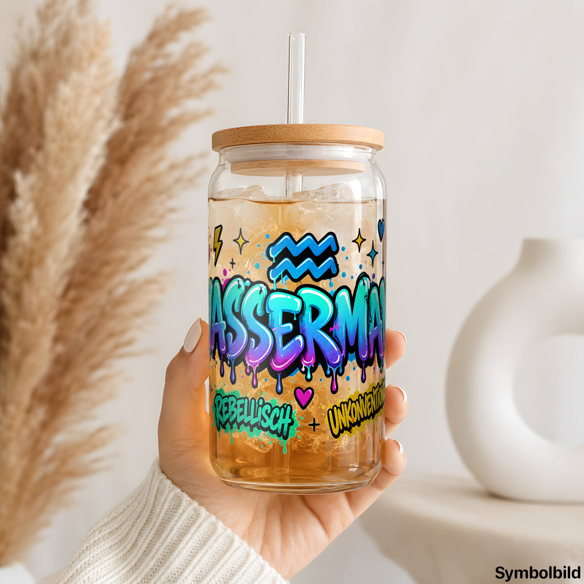 Sternzeichen Wassermann – Graffiti-Schriftzug als UV-DTF Sticker auf einem 16oz Glasbecher