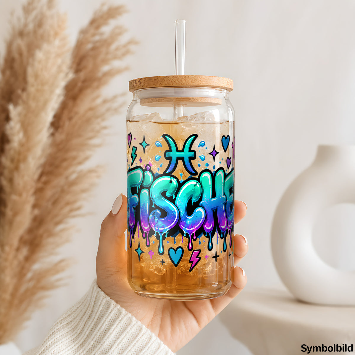 Sternzeichen Fische – Graffiti-Schriftzug als UV-DTF Sticker auf einem 16oz Glasbecher