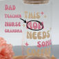 This "Mom" needs some Coffee - personalisierbar | Trinkglas 500 ml | Strohhalm + Deckel